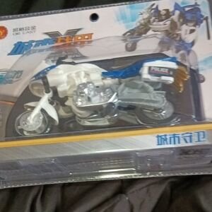 Police Transformer ROBOT Toy Motorcycle - White & Blue  Toy China ( 2014) M.I.B